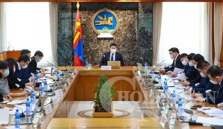 Засгийн газар “үүр хаяармагц” үрж эхэллээ