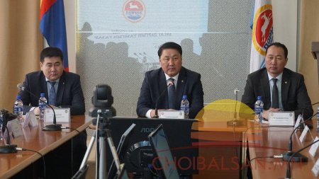 Батлан хамгаалахын сайд Дорнод аймагт ажиллаж байна