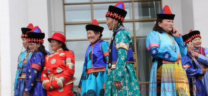 Буриадын урд хилээр хойд аялгаар ярьдаг хүн цөөн бий